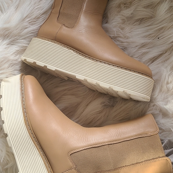 Chelsea Boot - Picture 4 of 15